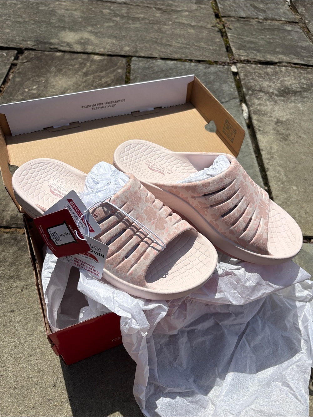 New Skechers Women's Blush Pink Floral Slip-On Athletic recovery slip ons  Sz 8